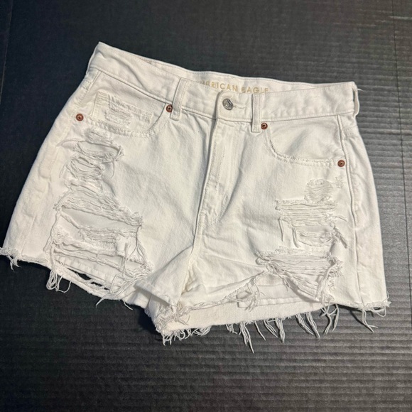 American Eagle Outfitters Pants - 🤍AE Distressed shorts